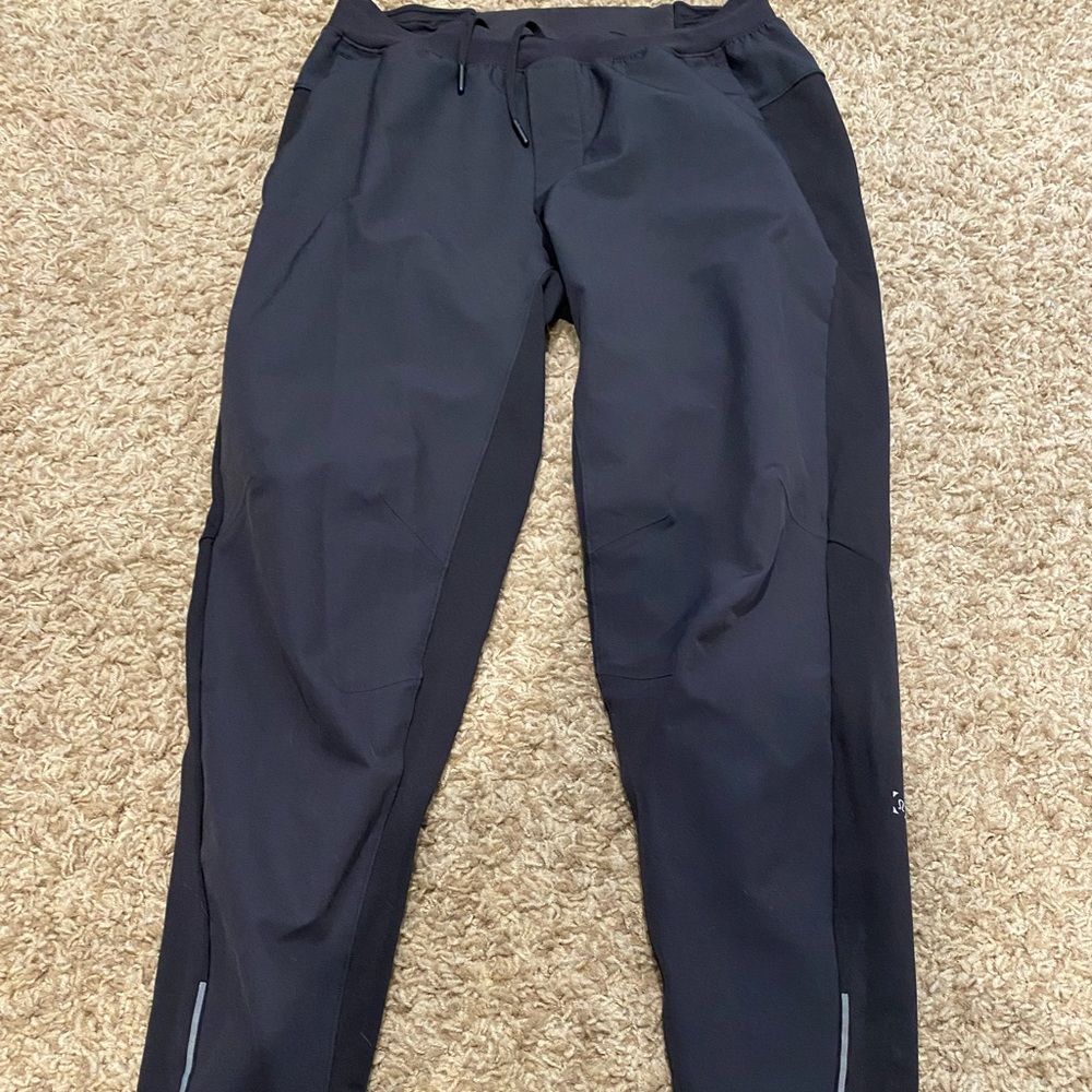 Lulu Men’s joggers! Fit a size small/4-6 woman